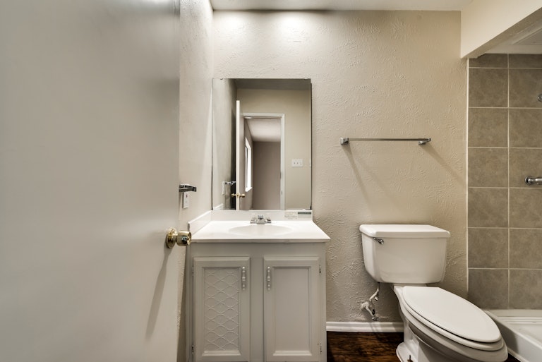 Photo 16 of 27 - 7302 Christie Ln, Dallas, TX 75249