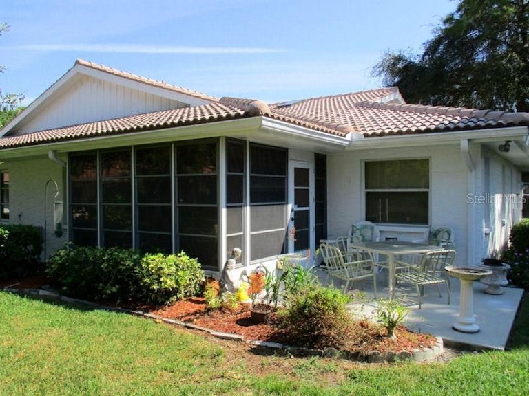 Photo 15 of 25 - 5622 Garden Lakes Palm, Bradenton, FL 34203
