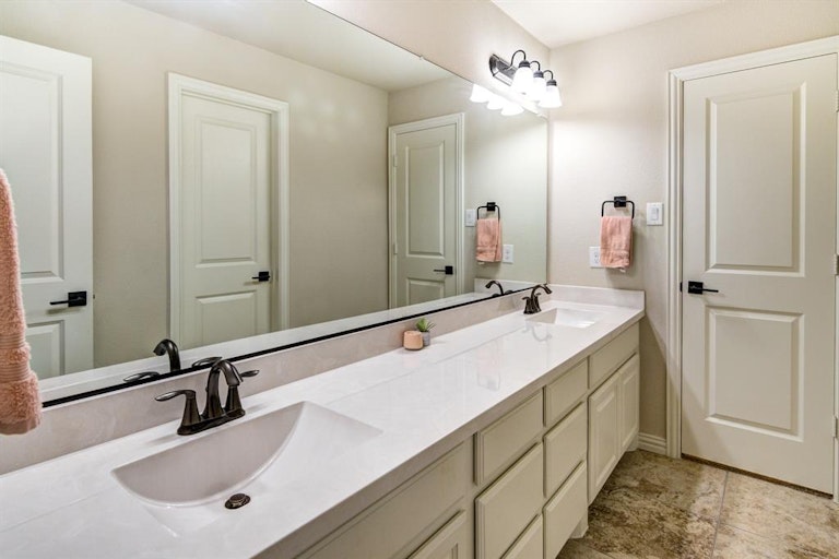 Photo 28 of 36 - 7346 Ridgepoint Dr, Irving, TX 75063