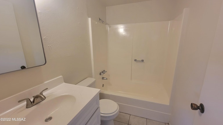 Photo 11 of 20 - 1463 W Roger Rd, Tucson, AZ 85705