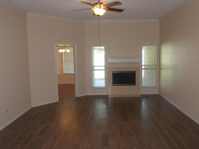 Photo 4 of 23 - 333 NE Alsbury Blvd, Burleson, TX 76028