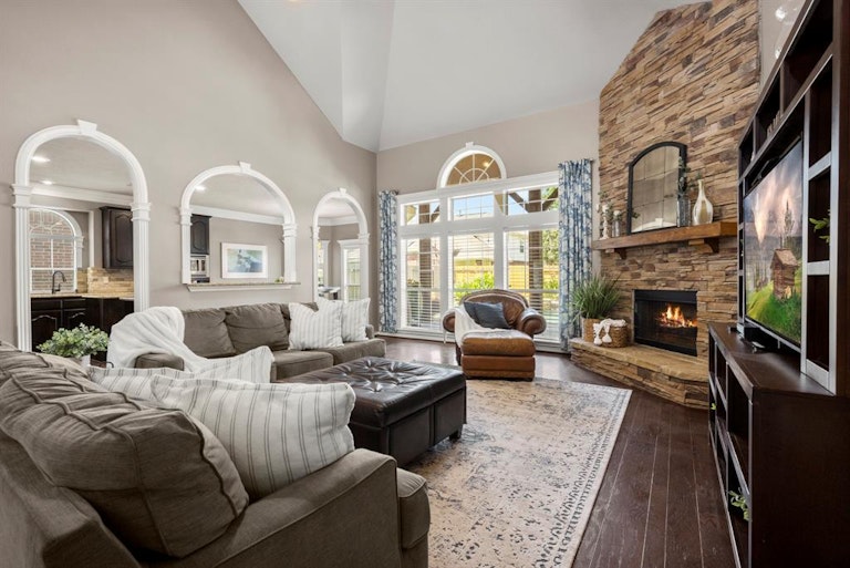 Photo 9 of 31 - 19119 Canyon Vista Ct, Tomball, TX 77377