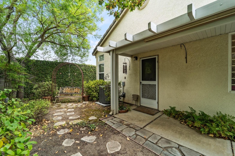 Photo 28 of 35 - 2421 Walnut Oaks Ln, Carmichael, CA 95608