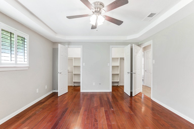 Photo 11 of 22 - 810 S Lincoln Dr, Duncanville, TX 75137