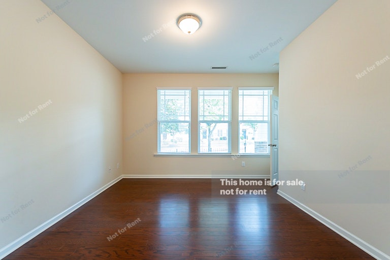 Photo 14 of 25 - 1024 Ileagnes Rd, Raleigh, NC 27603