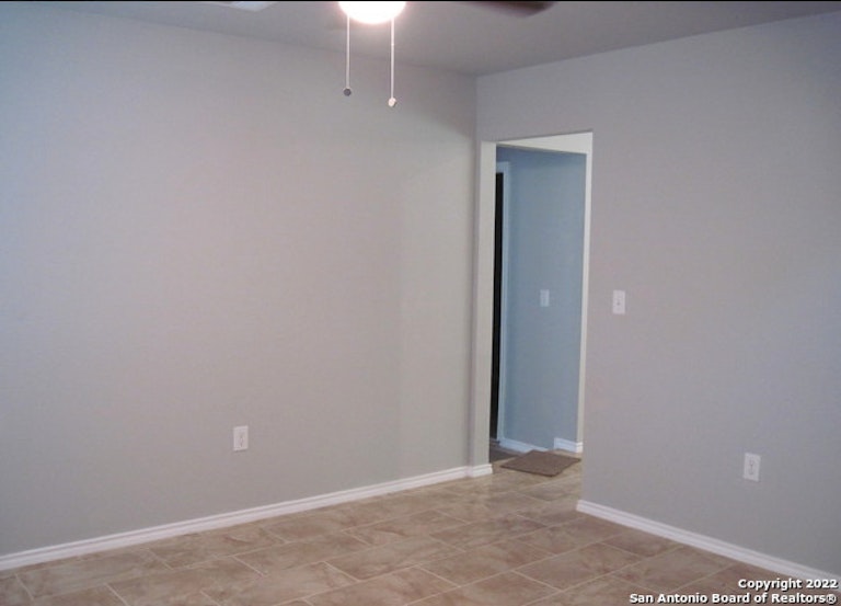 Photo 5 of 11 - 7511 Buckboard Ln, San Antonio, TX 78227