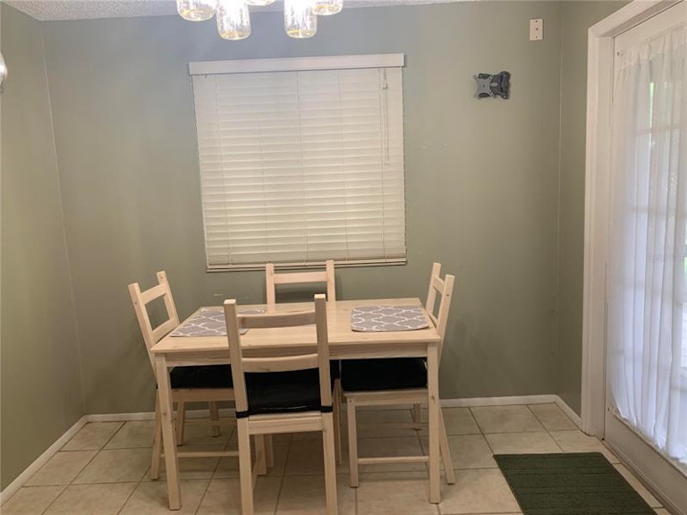 Photo 16 of 39 - 511 Cedar Grove Dr, Brandon, FL 33511