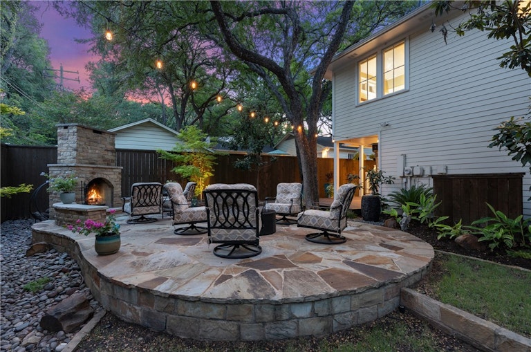 Photo 5 of 39 - 2901 Clearview Dr, Austin, TX 78703