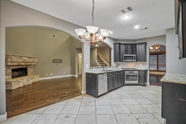 Photo 14 of 38 - 2921 Pioneer Park Dr, Flower Mound, TX 75022