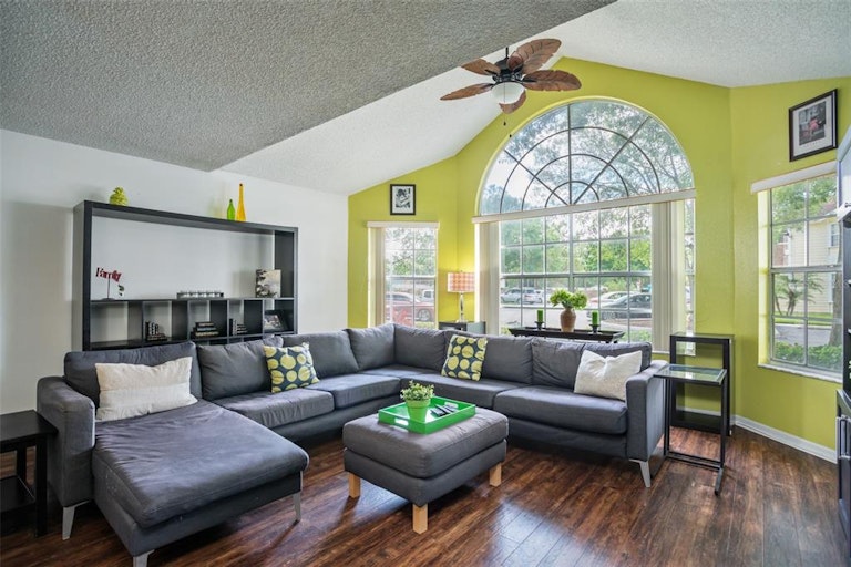 Photo 5 of 30 - 5003 Laguna Bay Cir #15, Kissimmee, FL 34746