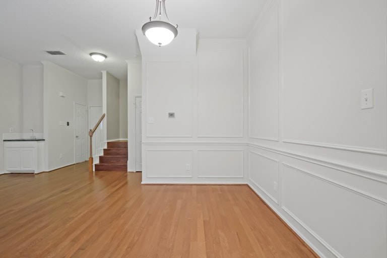 Photo 10 of 24 - 2504 Pinegrove Cir, Arlington, TX 76006
