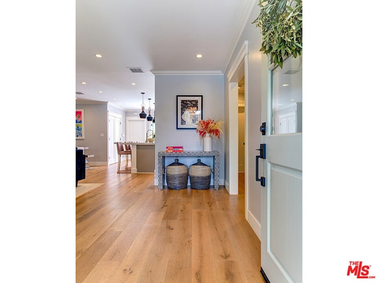 Photo 2 of 26 - 7404 Kentwood Ave, Los Angeles, CA 90045