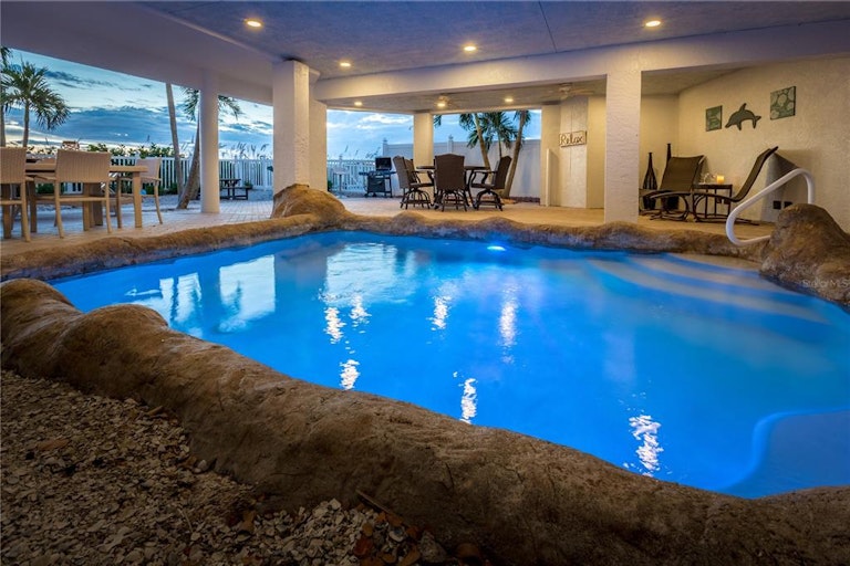 Photo 42 of 51 - 9924 Gulf Blvd, Treasure Island, FL 33706