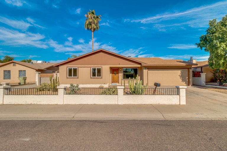 Photo 1 of 31 - 6538 W Vogel Ave, Glendale, AZ 85302
