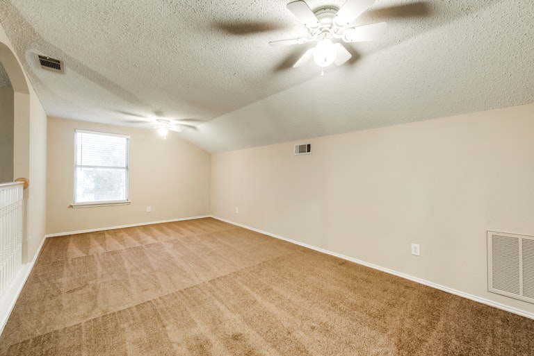 Photo 12 of 26 - 1820 Whispering Cove Trl, Fort Worth, TX 76134