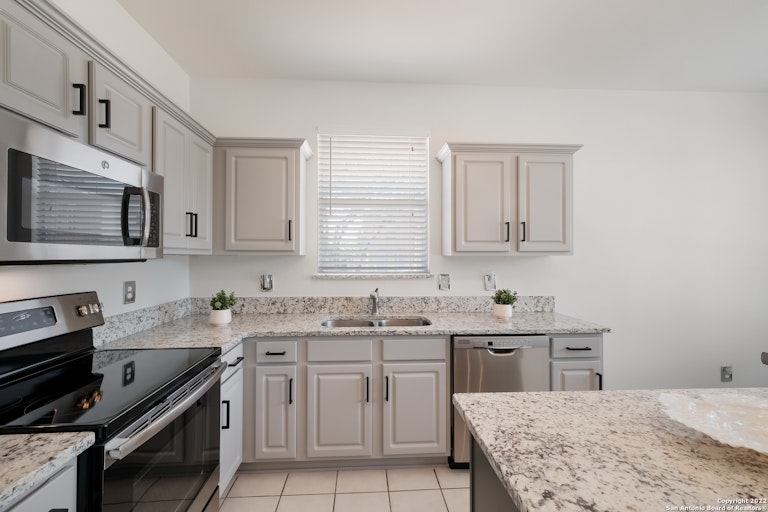 Photo 4 of 28 - 22622 Madison Park, San Antonio, TX 78260