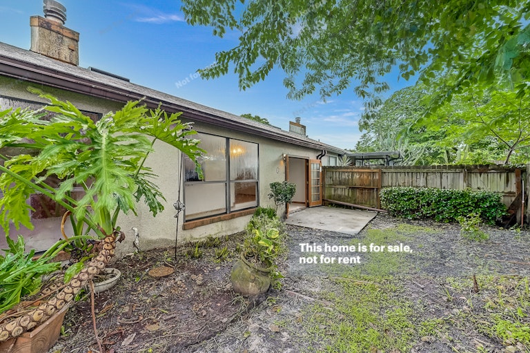 Photo 10 of 35 - 9943 Fawn Ridge Dr, Jacksonville, FL 32256