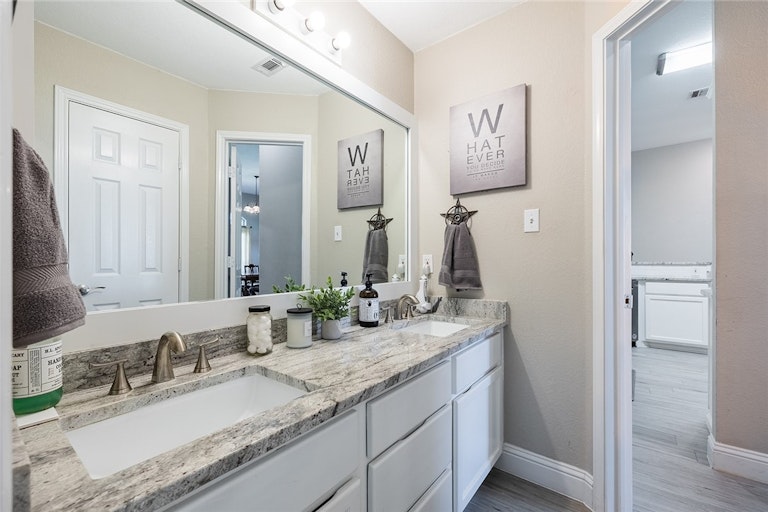 Photo 31 of 40 - 21004 Apache Plum Ln, Pflugerville, TX 78660