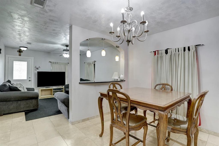 Photo 8 of 15 - 2505 N Ave, Pasadena, TX 77506