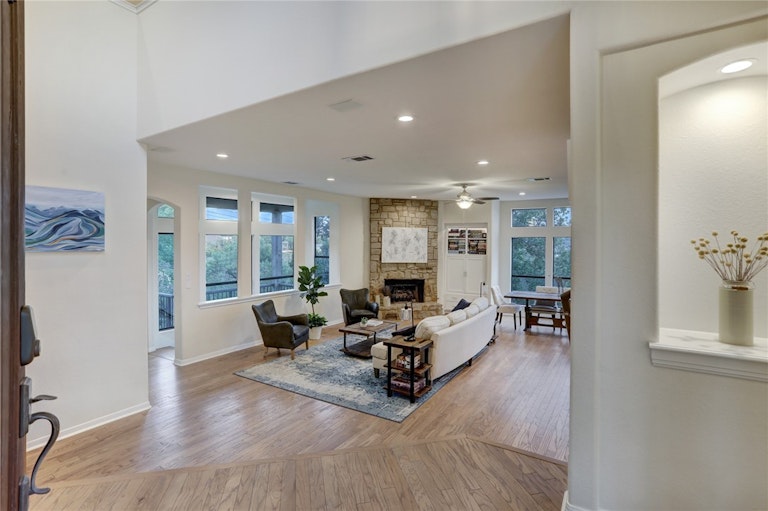 Photo 9 of 40 - 6301 Mountainclimb Dr, Austin, TX 78731