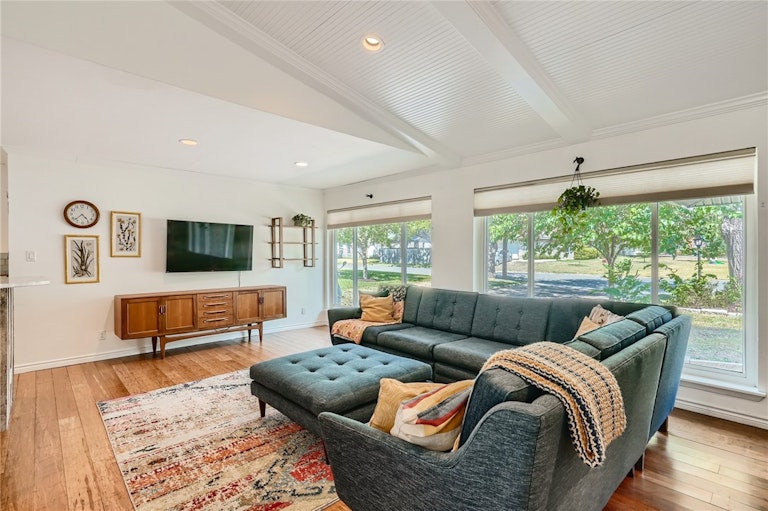 Photo 6 of 29 - 5810 N Hampton Dr, Austin, TX 78723