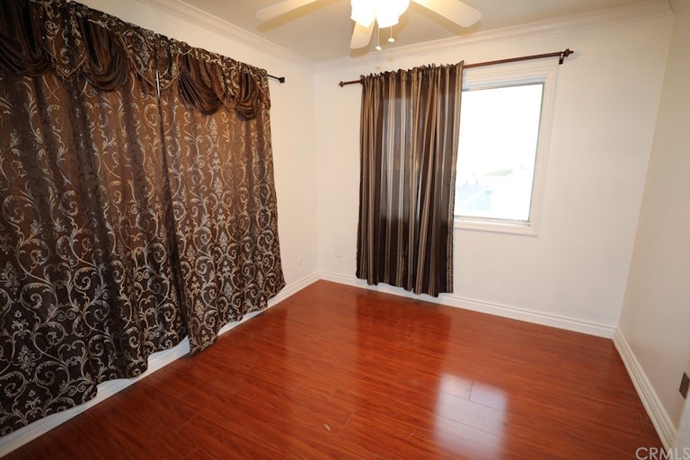 Photo 10 of 18 - 19231 Sherman Way #37, Reseda, CA 91335