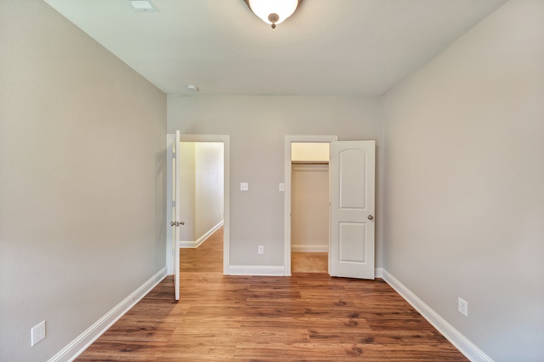 Photo 33 of 43 - 2740 Cape Pearl Dr, Grand Prairie, TX 75054