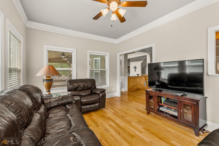 Photo 13 of 58 - 450 Herring Rd, Grayson, GA 30017