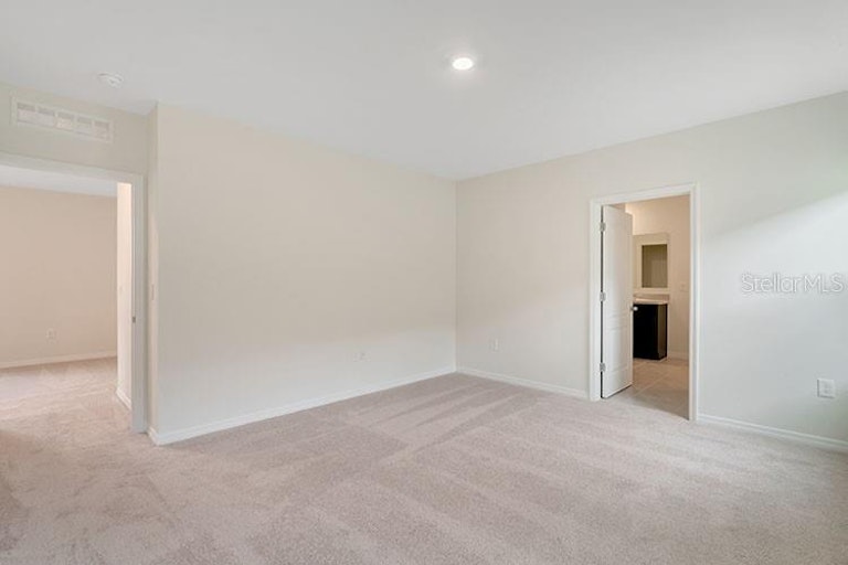 Photo 9 of 19 - 2585 Shamrock St, Tavares, FL 32778