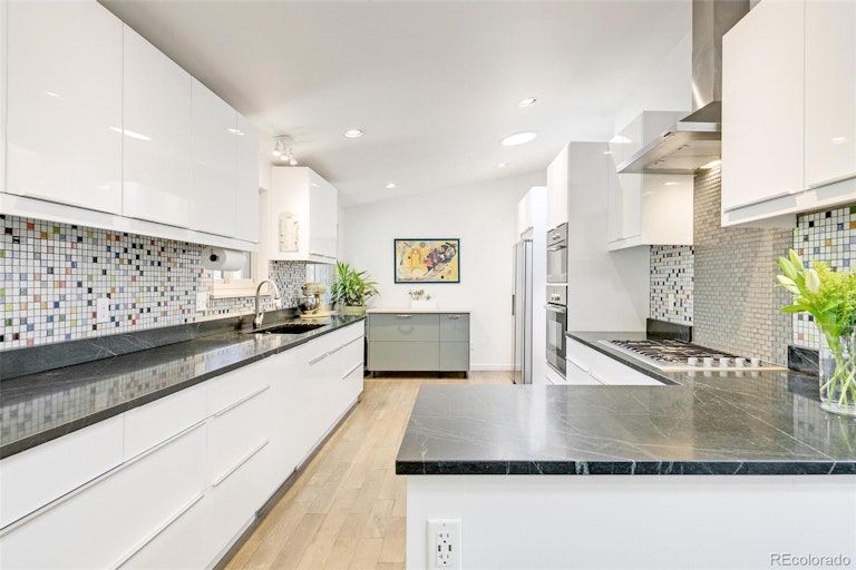Photo 12 of 35 - 2689 Quail St, Lakewood, CO 80215