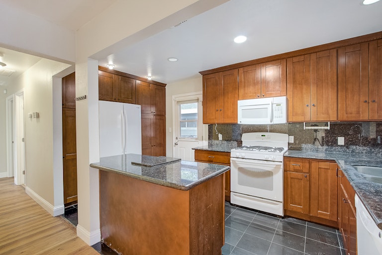 Photo 4 of 32 - 8146 Lichen Dr, Citrus Heights, CA 95621
