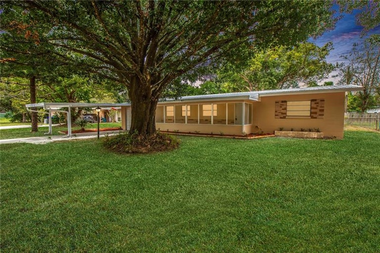 Photo 3 of 36 - 8301 Edie Way, Orlando, FL 32810