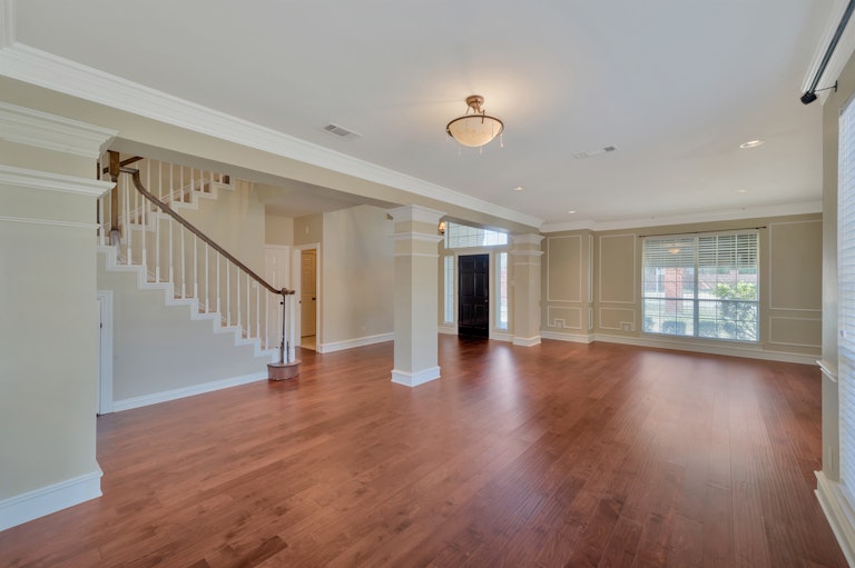 Photo 3 of 38 - 5705 Pleasant Run Rd, Colleyville, TX 76034