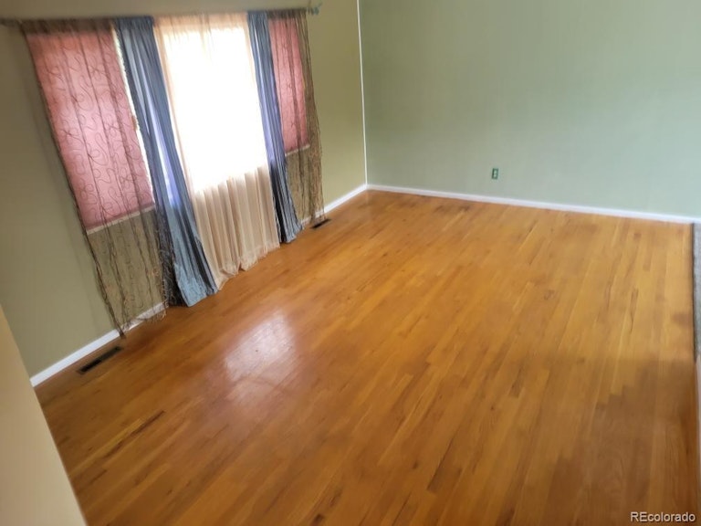 Photo 6 of 30 - 1291 Eagle St, Aurora, CO 80011