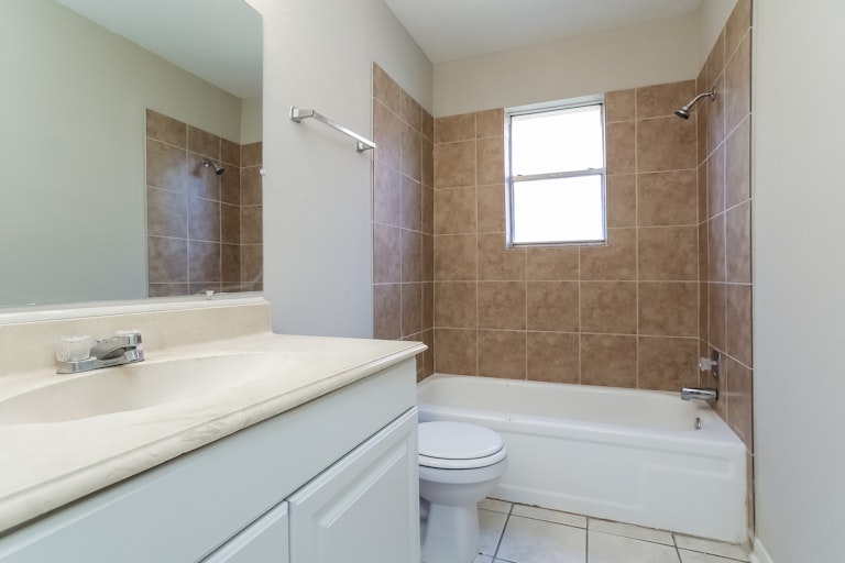 Photo 4 of 25 - 3911 Adonis Dr, Spring, TX 77373