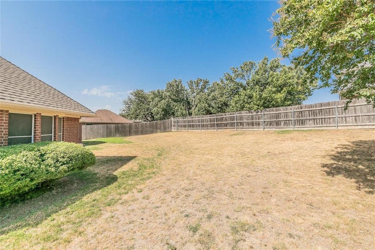 Photo 36 of 40 - 4805 Campfire Ct, Fort Worth, TX 76244