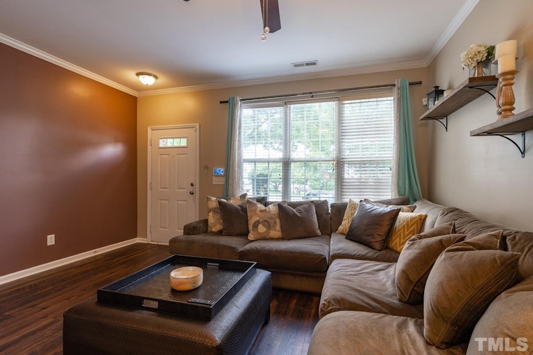 Photo 6 of 24 - 5702 Corbon Crest Ln, Raleigh, NC 27612