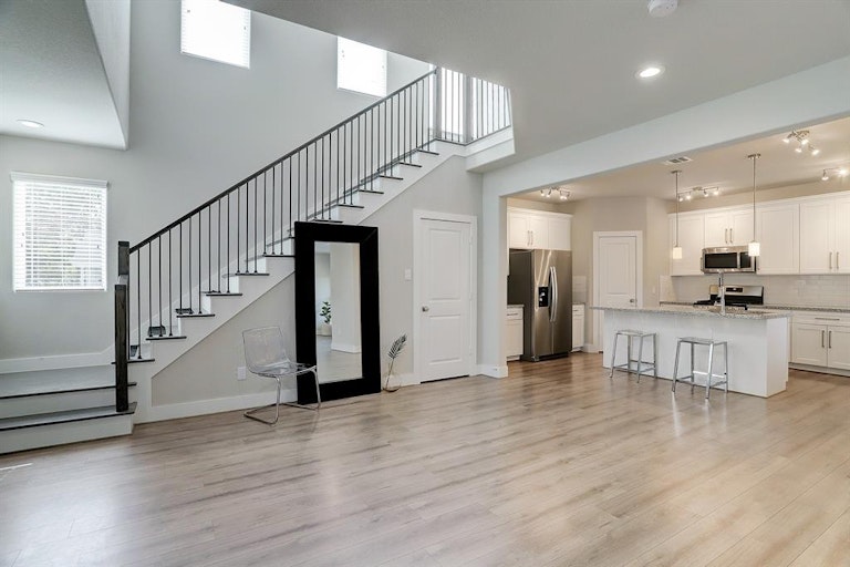 Photo 12 of 33 - 4301 Clover St, Houston, TX 77051