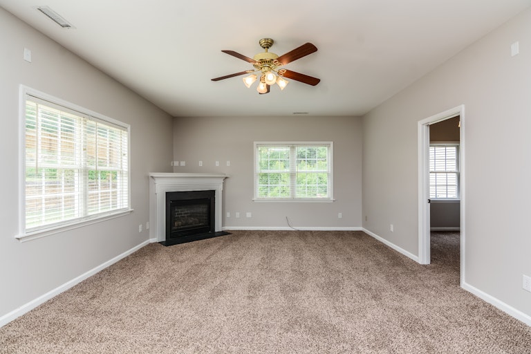 Photo 3 of 21 - 1006 Cantrell Ln, Apex, NC 27502