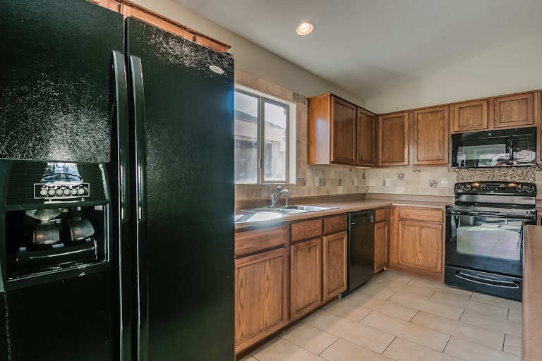 Photo 7 of 32 - 412 E March St, San Tan Valley, AZ 85140