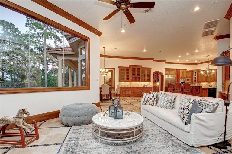 Photo 8 of 23 - 35 Grand Regency Cir, Spring, TX 77382