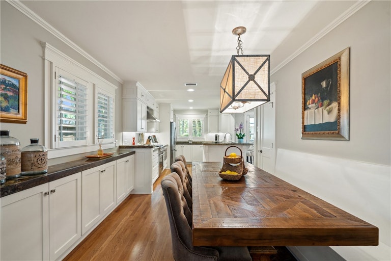 Photo 15 of 39 - 2901 Clearview Dr, Austin, TX 78703