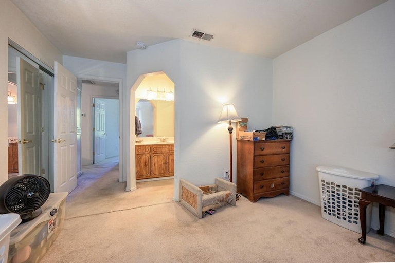 Photo 23 of 37 - 660 Tailwind Dr, Sacramento, CA 95838
