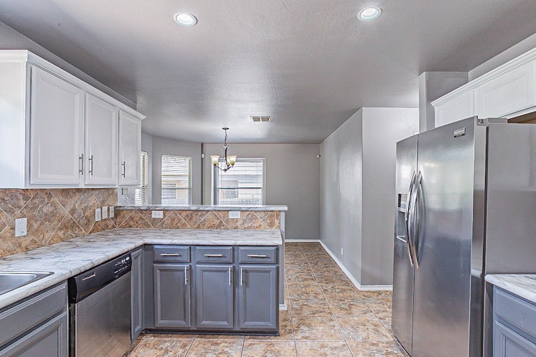Photo 6 of 21 - 7810 Bur Oak Way, San Antonio, TX 78223