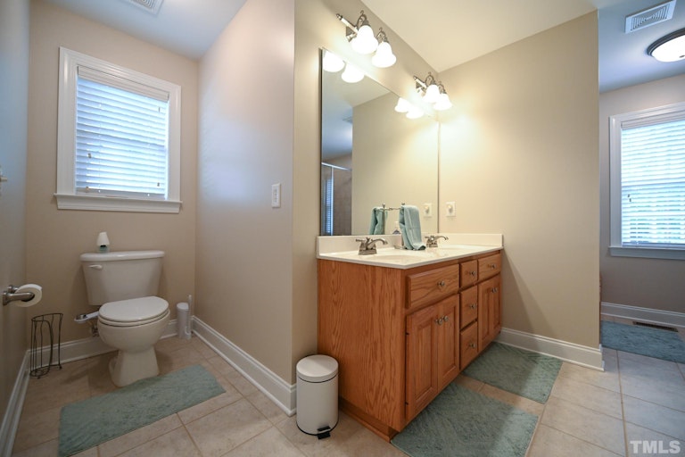 Photo 21 of 40 - 142 Mill Branch Cir, Fuquay Varina, NC 27526