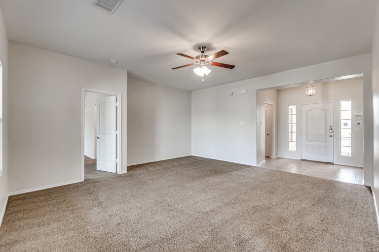 Photo 2 of 18 - 2508 Cumberland Trl, Balch Springs, TX 75181