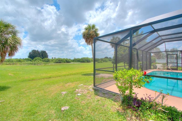 Photo 9 of 22 - 3837 Topsail Trl, New Port Richey, FL 34652