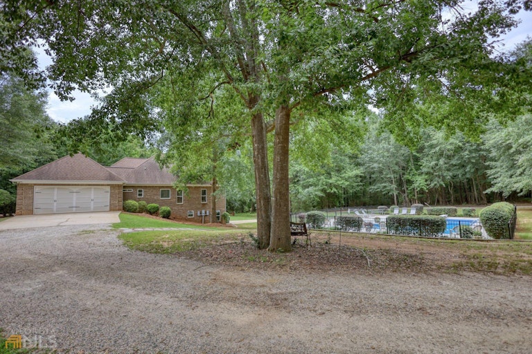 Photo 9 of 50 - 235 Newton Ridge Dr, Covington, GA 30014