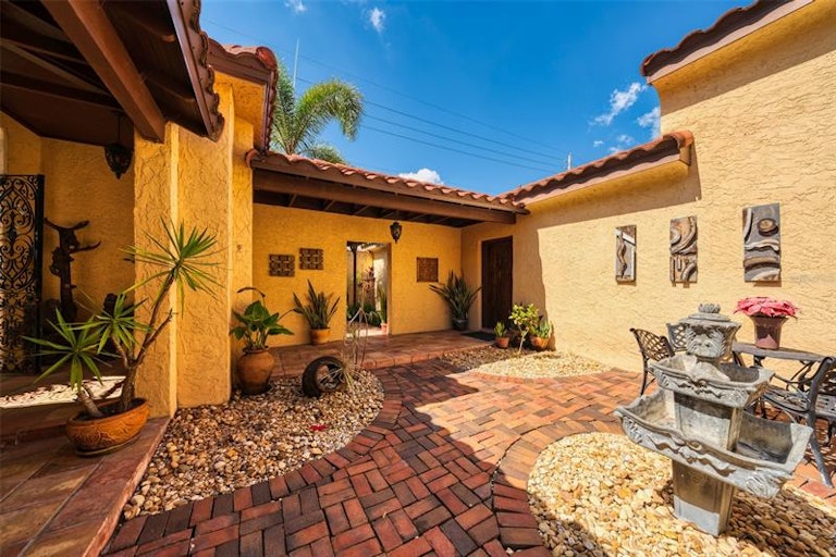 Photo 9 of 45 - 716 Ramona Ln, Orlando, FL 32804