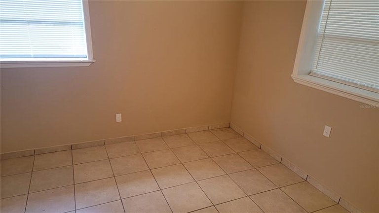 Photo 8 of 11 - 826 Savannah Ave, Lakeland, FL 33815